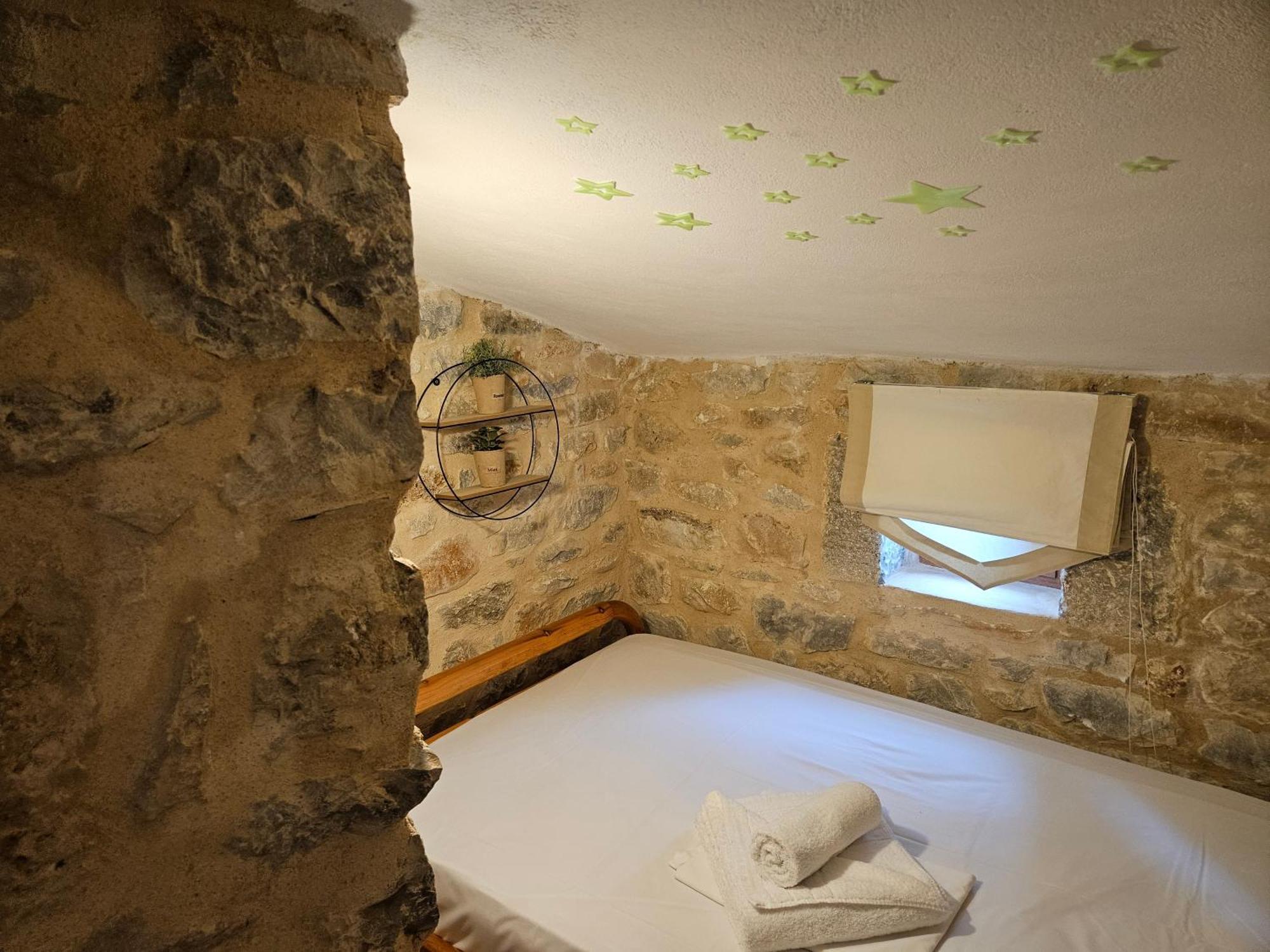 ÁlikaKamares Stone House 2公寓 外观 照片