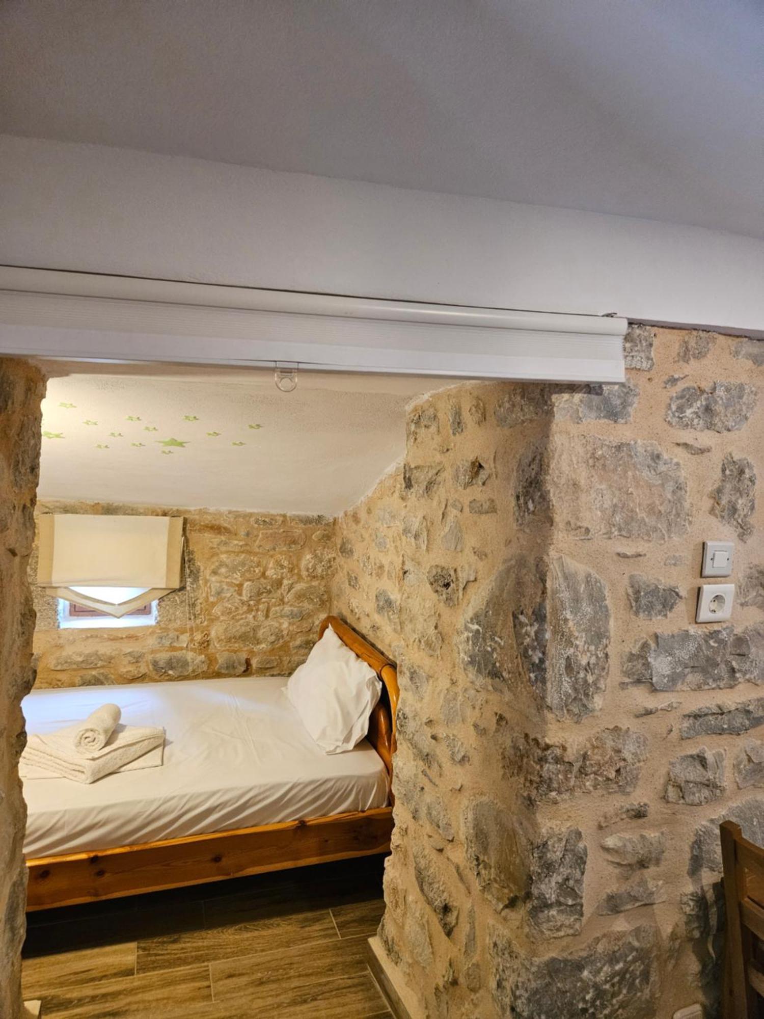 ÁlikaKamares Stone House 2公寓 外观 照片